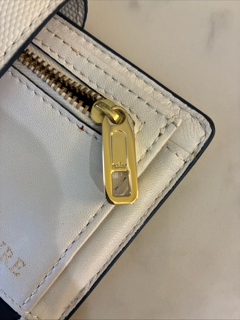 Juicy Couture-Vintage Y2K Leather Bifold Wallet White w/ Gold Studs|EUC|Loud Lux - Picture 7 of 9